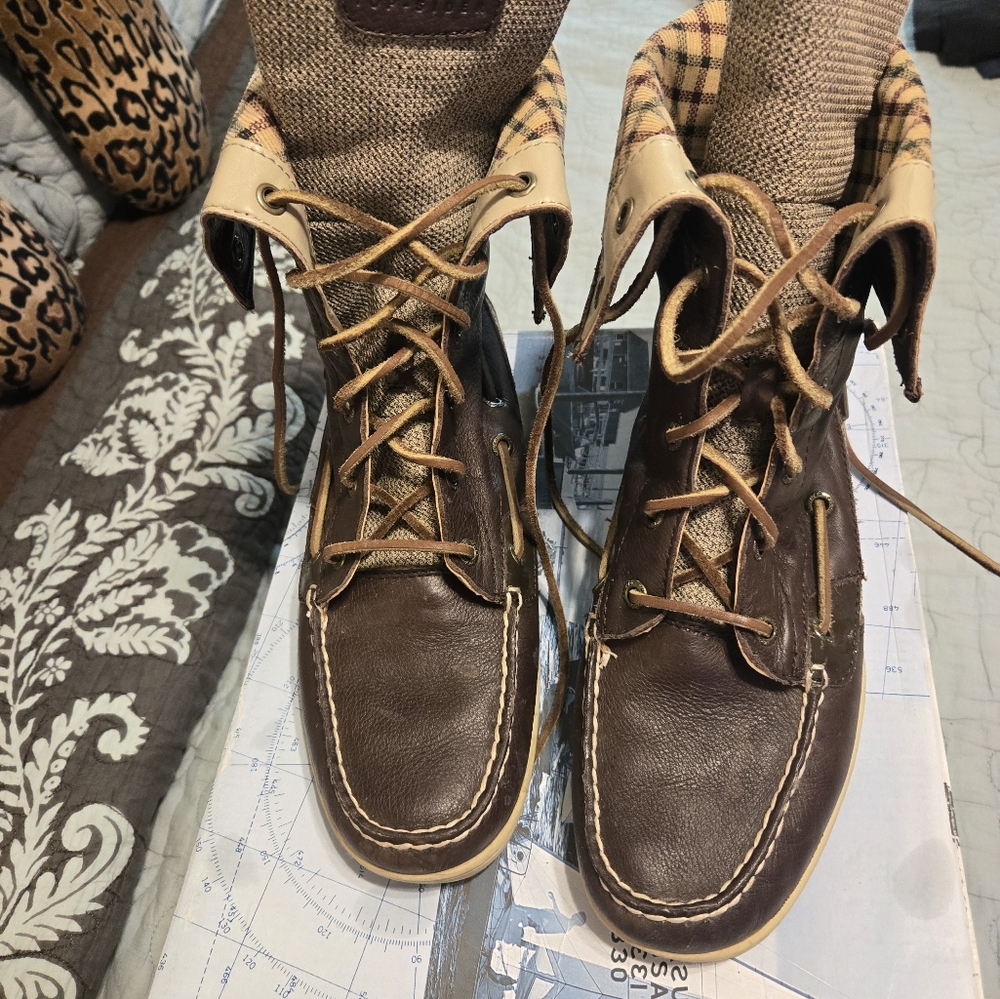 Sperry Brown Boots with Moccasin Stitching